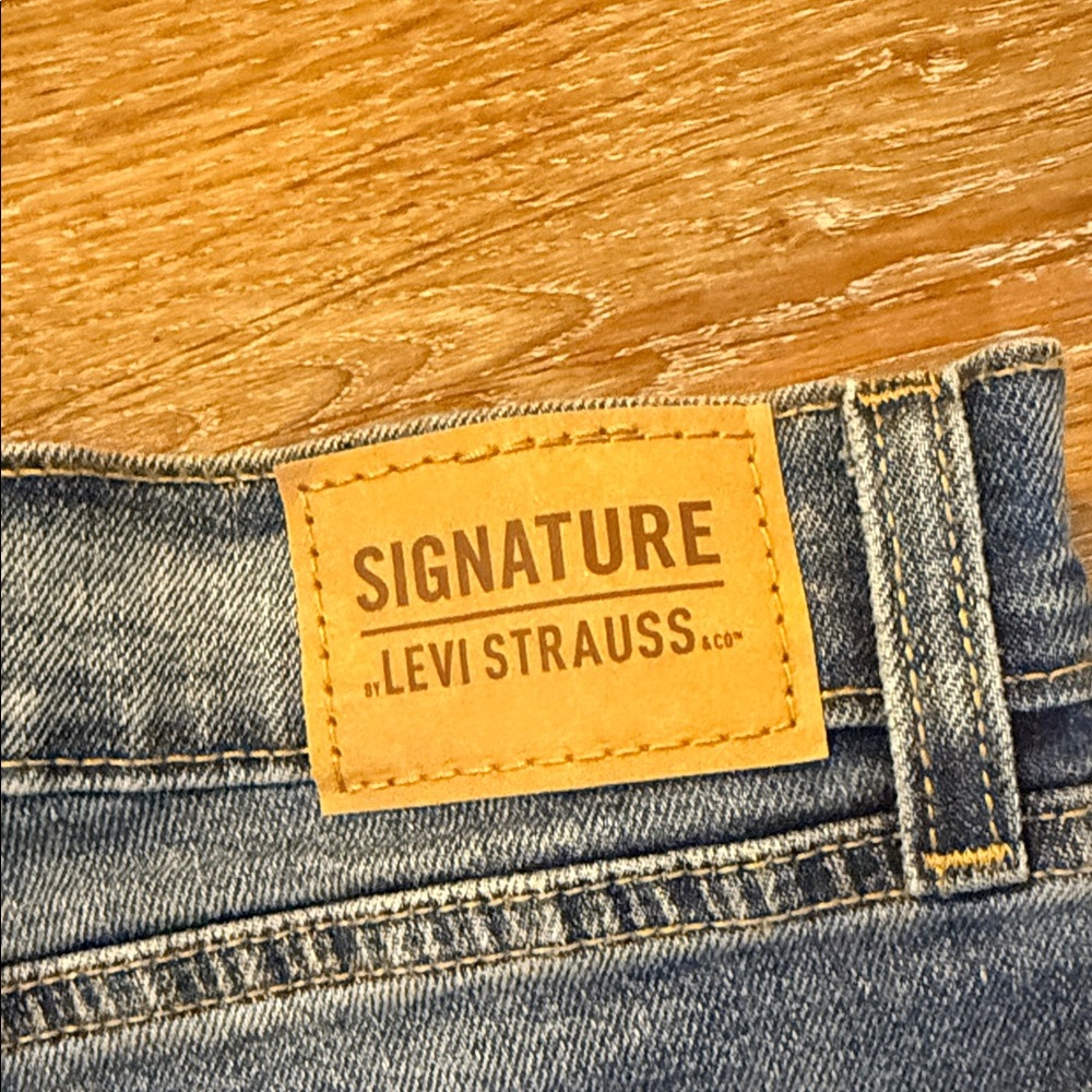 Signature by Levi Strauss Blue Denim Pearl & Rhinestone Heritage Jean Shorts 16 - Picture 3 of 11